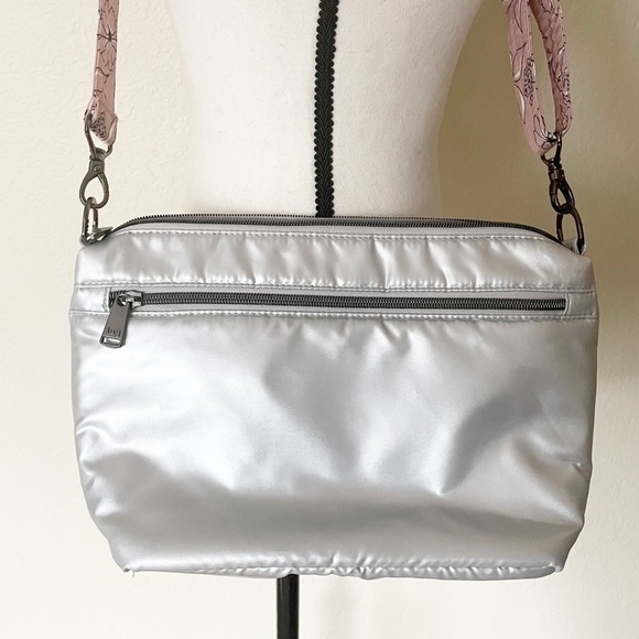 Lug Flare 2 Crossbody Bag Metallic Silver Floral Strap - Picture 5 of 8